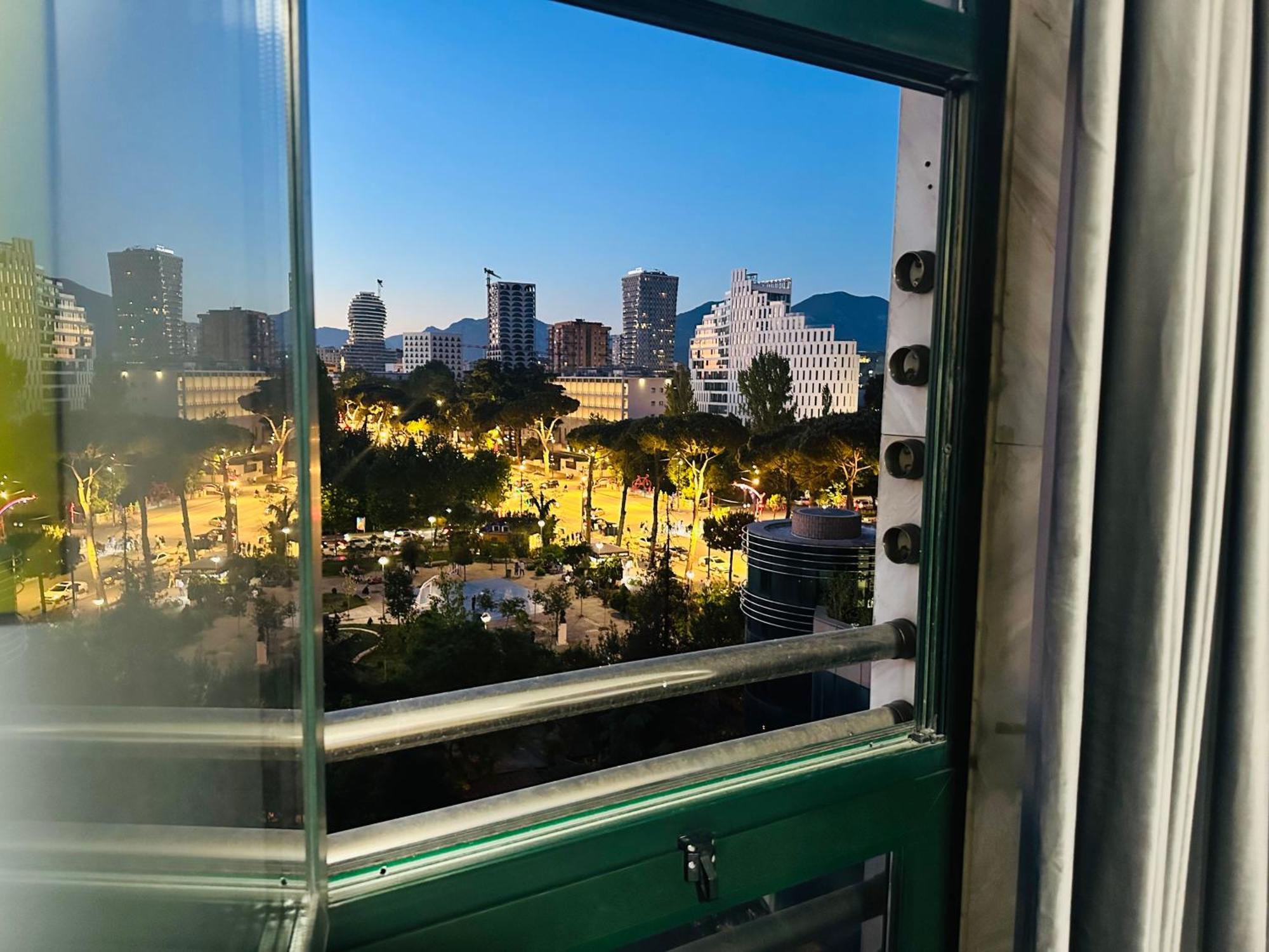 Amo Tower Tirana Center 아파트 외부 사진